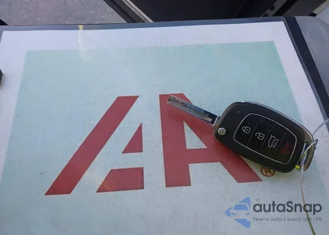 2018 Hyundai Santa Fe Sport 2.4L z USA, uszkodzony, nr VIN 5NMZT3LB9JH077898